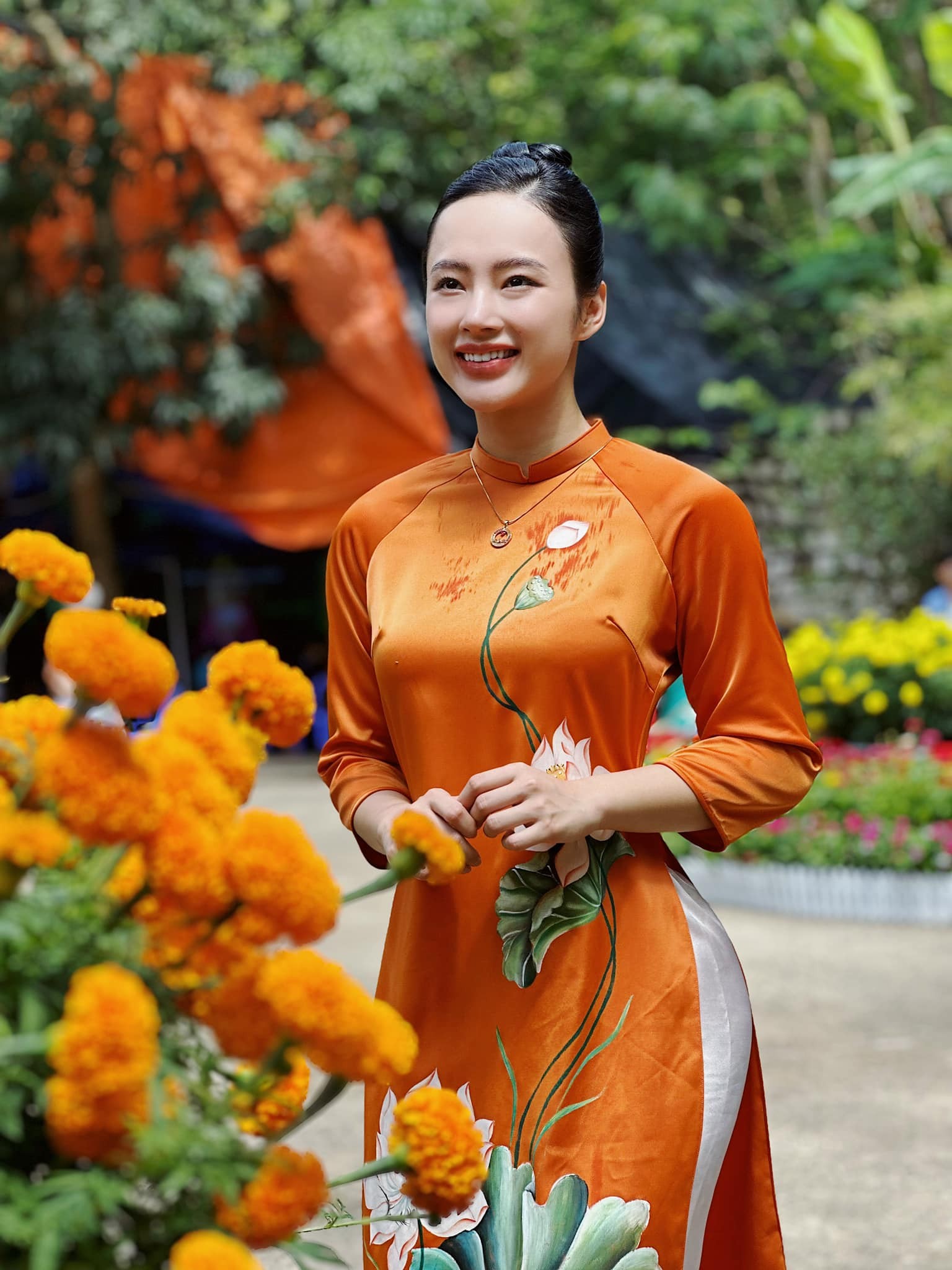 Nhan sắc gây mê của Angela Phương Trinh. Ảnh FBNV