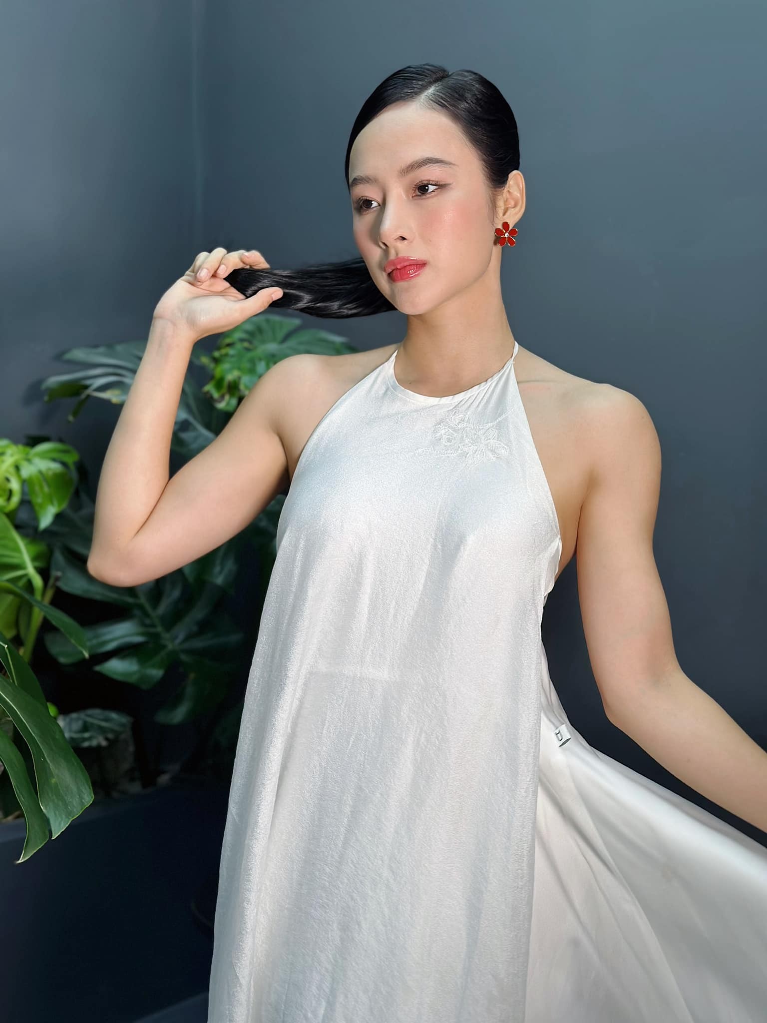 Bức ảnh khiến cư dân mạng đặt nghi vấn Angela Phương Trinh không mặc đồ phòng hộ. Ảnh FBNV Bức ảnh khiến cư dân mạng đặt nghi vấn Angela Phương Trinh không mặc đồ phòng hộ. Ảnh FBNV