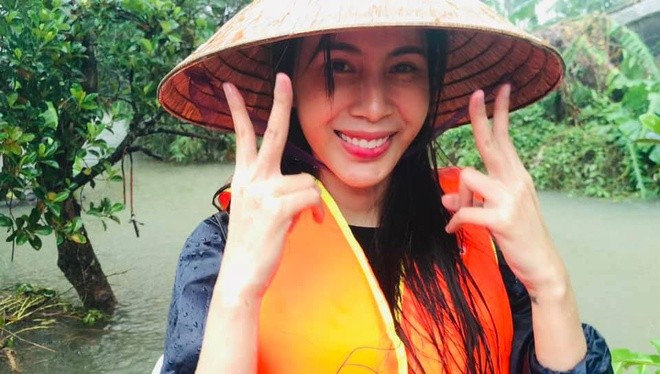 Thủy Tiên từng ghi điểm khi tham gia năng nổ hoạt động từ thiện. Ảnh internet Thủy Tiên từng ghi điểm khi tham gia năng nổ hoạt động từ thiện. Ảnh internet