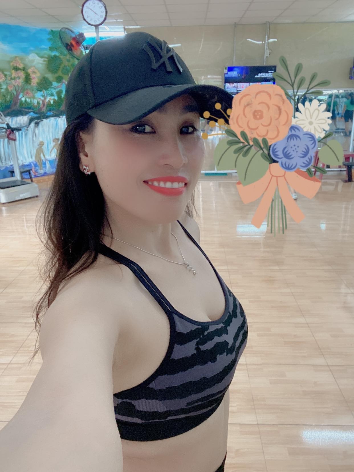 Nhan sắc đáng ngưỡng mộ của mẹ ruột Hoa hậu Tiểu Vy - Ảnh 1