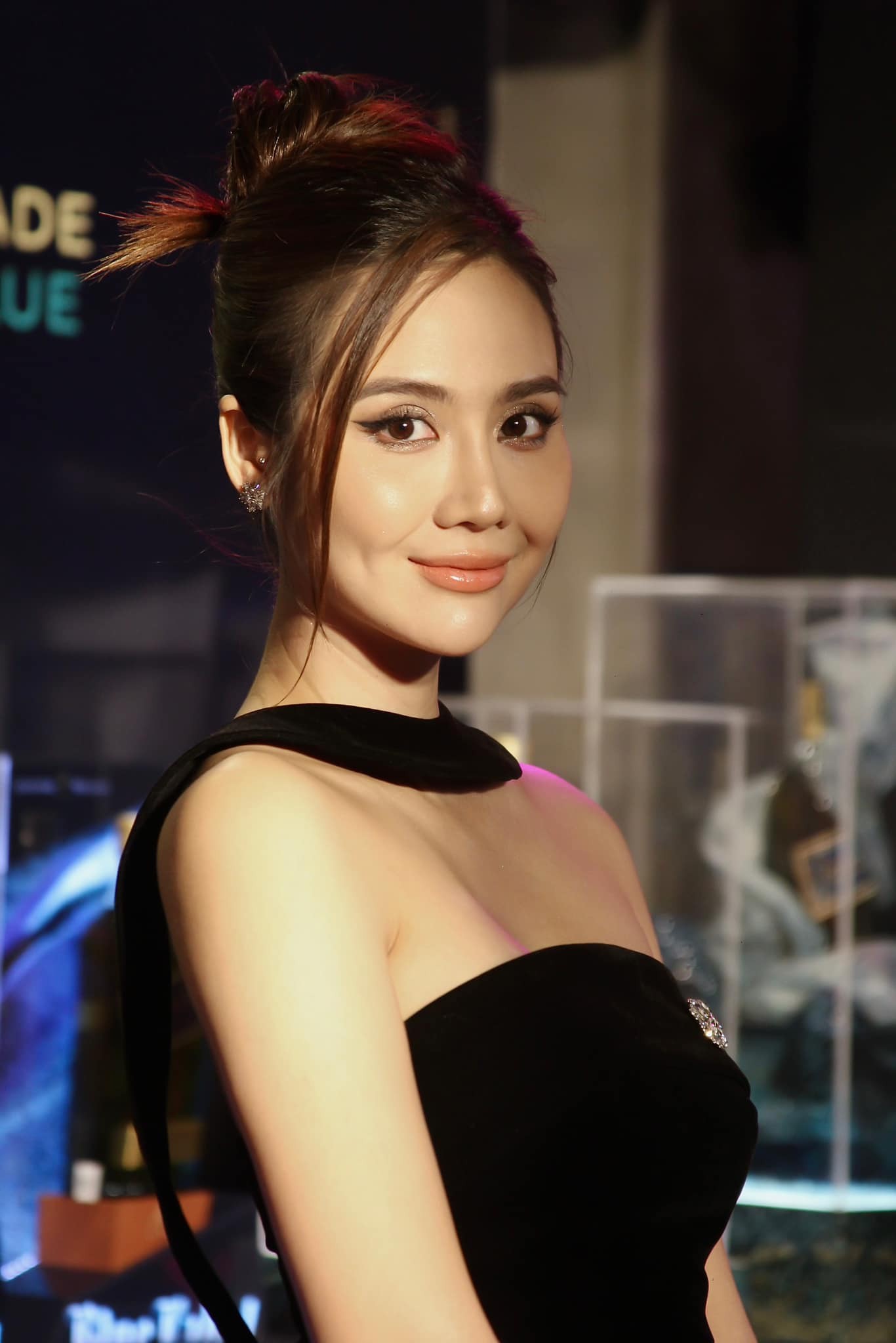 Huyền Lizzie khoe body với bộ đồ cắt xẻ khiến fan khó rời mắt - Ảnh 1