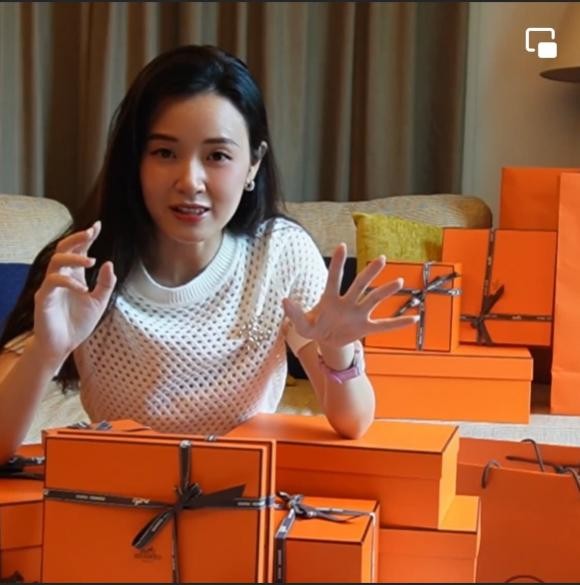Midu 'vung tiền' chứng minh độ giàu nhất nhì showbiz khiến fan tròn mắt - Ảnh 1 Midu 'vung tiền' chứng minh độ giàu nhất nhì showbiz khiến fan tròn mắt - Ảnh 1