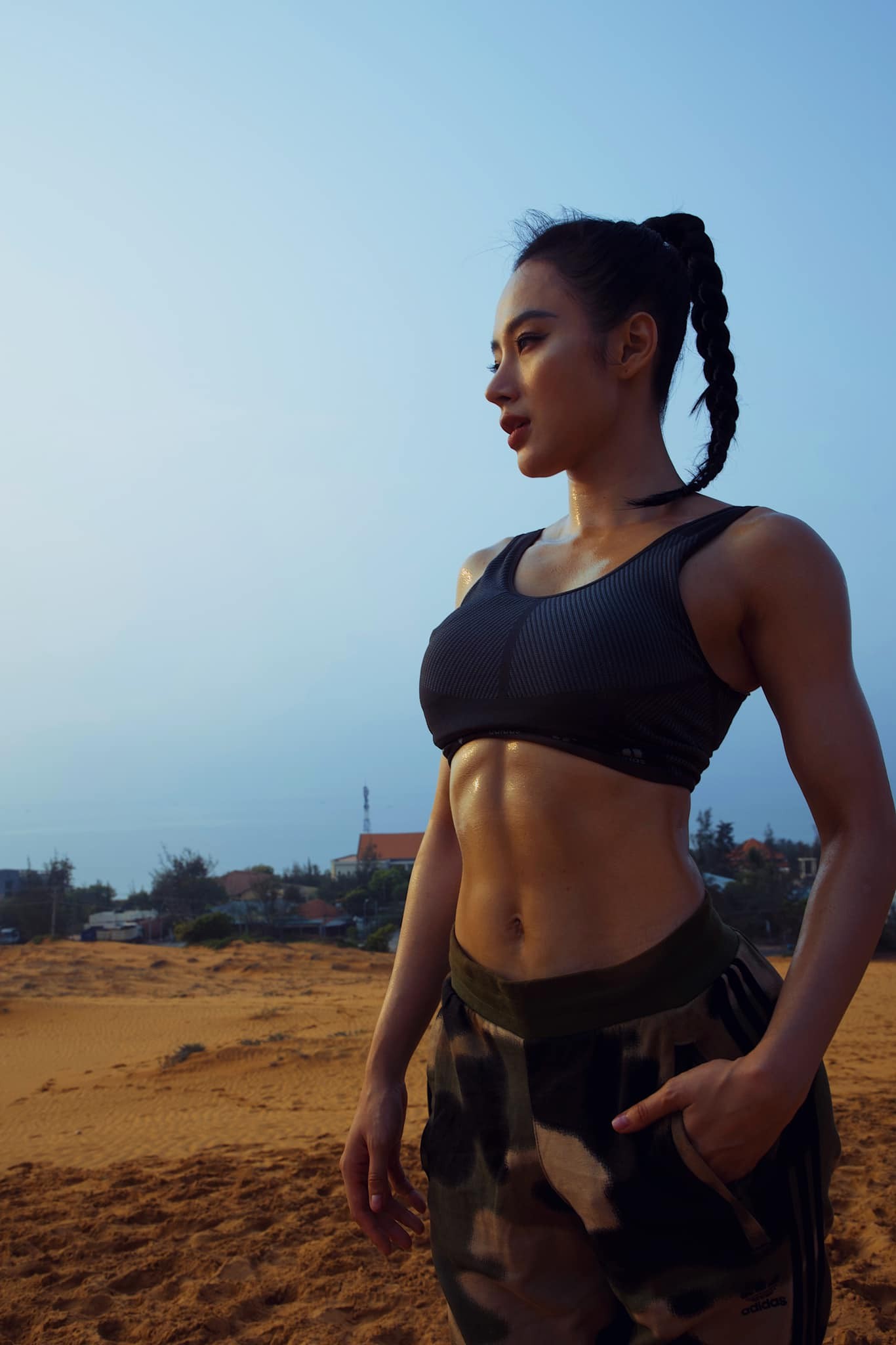 Angela Phương Trinh khoe body săn chắc, cơ bụng cuồn cuộn. Ảnh FBNV Angela Phương Trinh khoe body săn chắc, cơ bụng cuồn cuộn. Ảnh FBNV