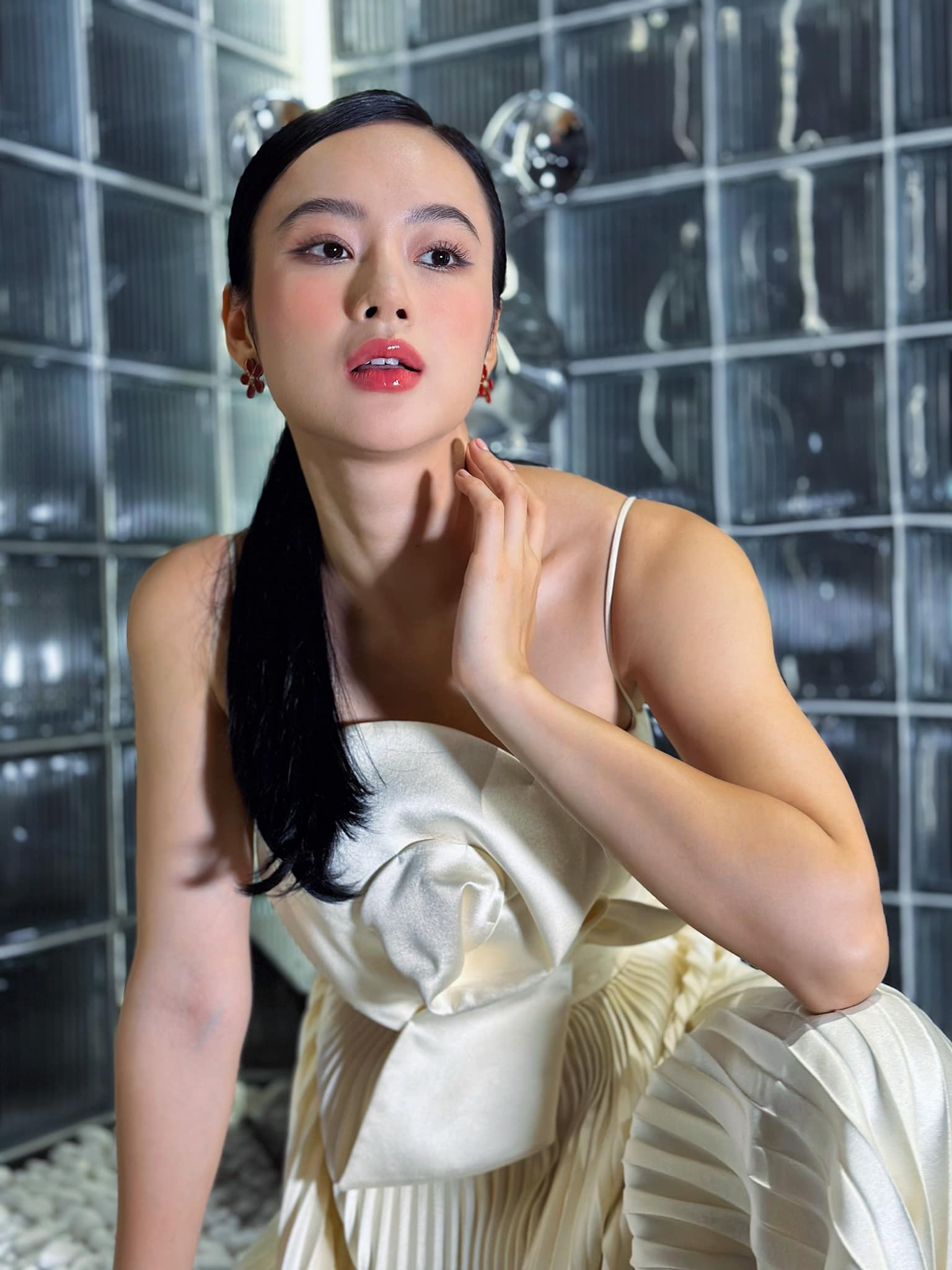 Nhờ chăm chỉ tập luyện, Angela Phương Trinh sở hữu body săn chắc, cơ bắp. Ảnh FBNV Nhờ chăm chỉ tập luyện, Angela Phương Trinh sở hữu body săn chắc, cơ bắp. Ảnh FBNV