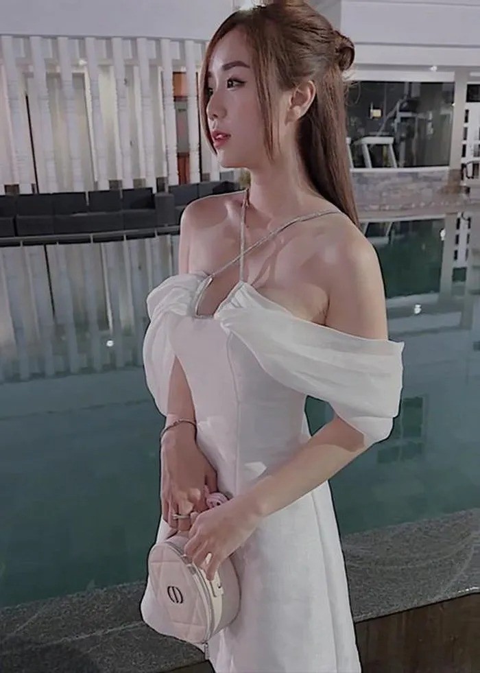 Vợ cũ Hoài Lâm đối đáp thông minh trước tình huống không hay với nam đồng nghiệp - Ảnh 1 Vợ cũ Hoài Lâm đối đáp thông minh trước tình huống không hay với nam đồng nghiệp - Ảnh 1