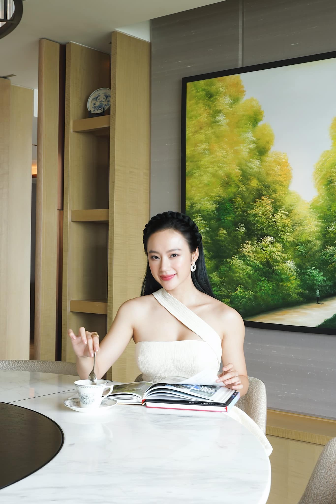 Angela Phương Trinh đẹp tựa nữ thần sau khi rời xa thị phi, tu tập ăn chay trường - Ảnh 2 Angela Phương Trinh đẹp tựa nữ thần sau khi rời xa thị phi, tu tập ăn chay trường - Ảnh 2