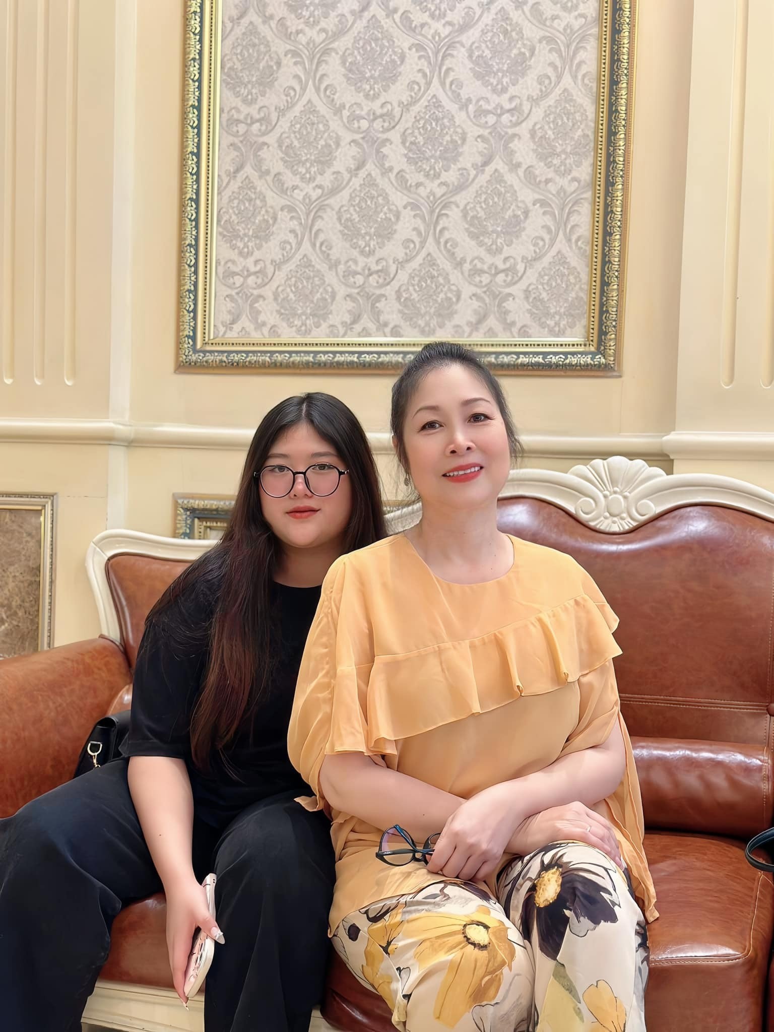 Nhan sắc khó nhận ra của NSND Hồng Vân sau khi giảm cân ngoạn mục - Ảnh 2 Nhan sắc khó nhận ra của NSND Hồng Vân sau khi giảm cân ngoạn mục - Ảnh 2