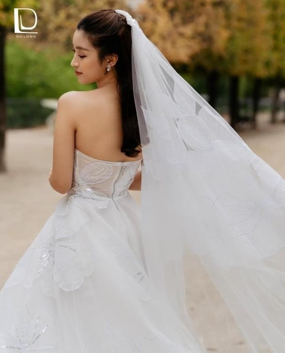 Loạt ảnh gây chú ý của Đỗ Mỹ Linh và chồng giữa tin đồn mang thai con đầu lòng - Ảnh 3 Loạt ảnh gây chú ý của Đỗ Mỹ Linh và chồng giữa tin đồn mang thai con đầu lòng - Ảnh 3