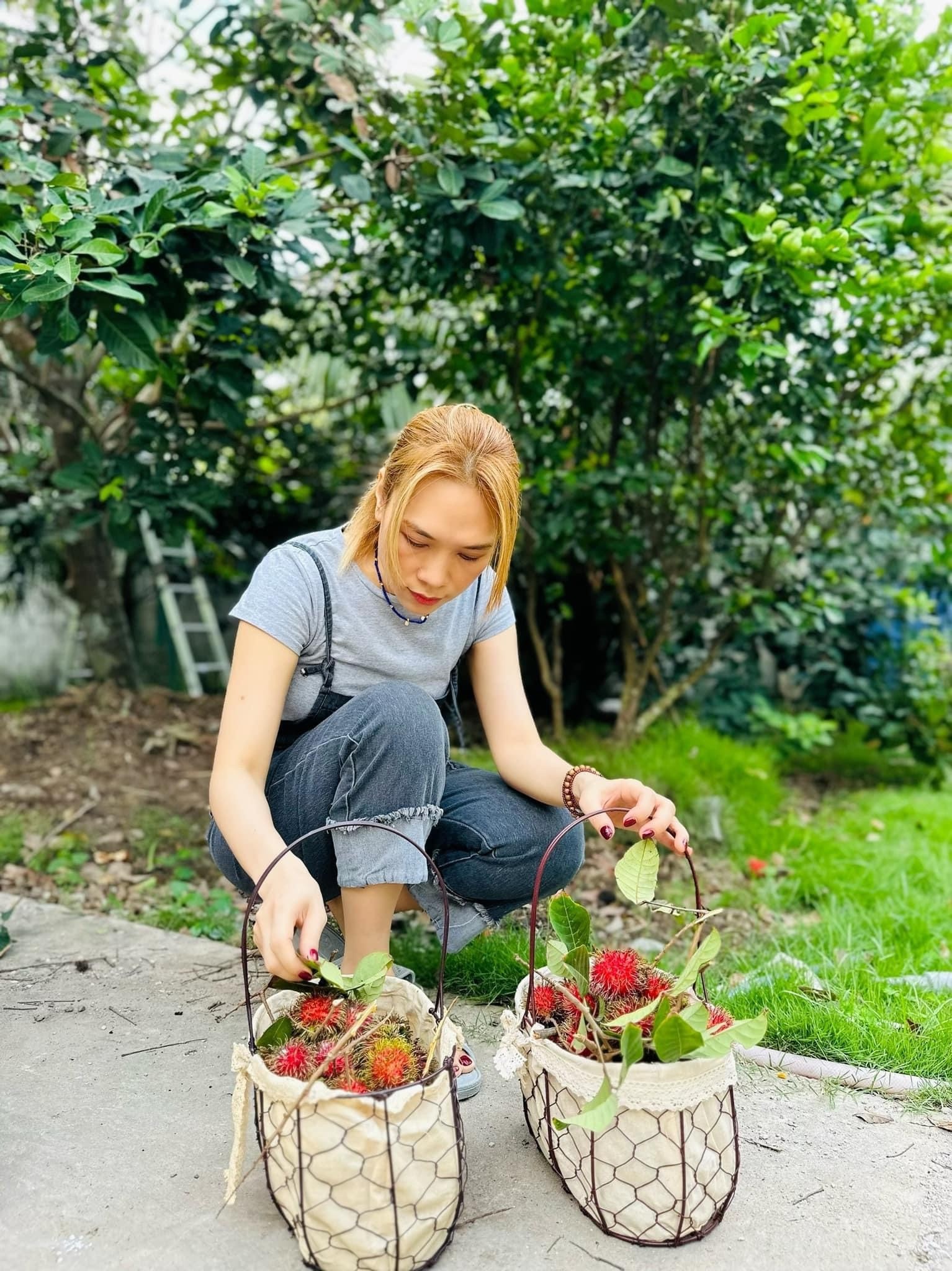 Mỹ Tâm tung loạt ảnh đời thường giản dị, đi dép lê nhưng thần thái cực cuốn hút - Ảnh 1