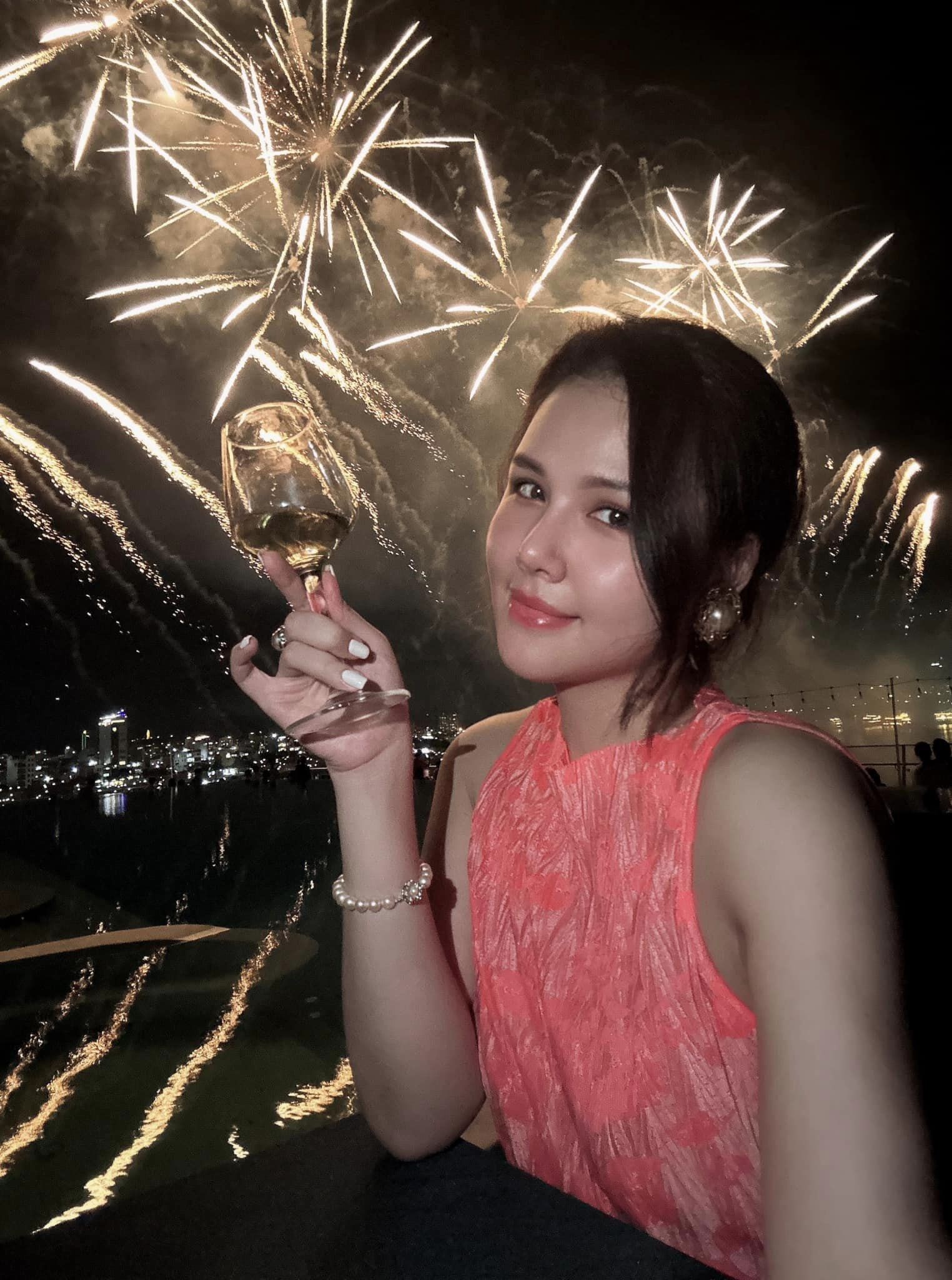 Làm dâu hào môn, Phanh Lee luôn chỉn chu cho nhan sắc. Ảnh FBNV Làm dâu hào môn, Phanh Lee luôn chỉn chu cho nhan sắc. Ảnh FBNV