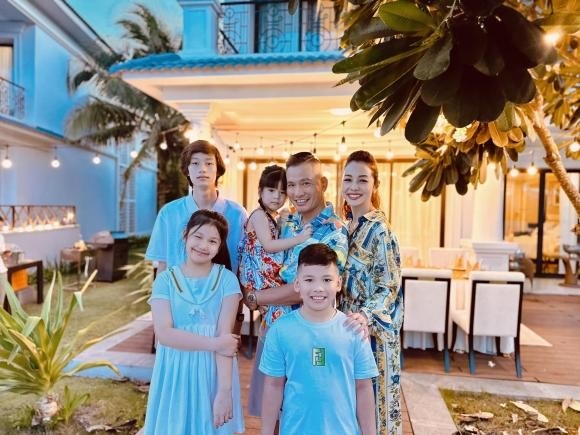 Quý tử nhà Jennifer Phạm với chiều cao nổi trội. Ảnh FBNV Quý tử nhà Jennifer Phạm với chiều cao nổi trội. Ảnh FBNV