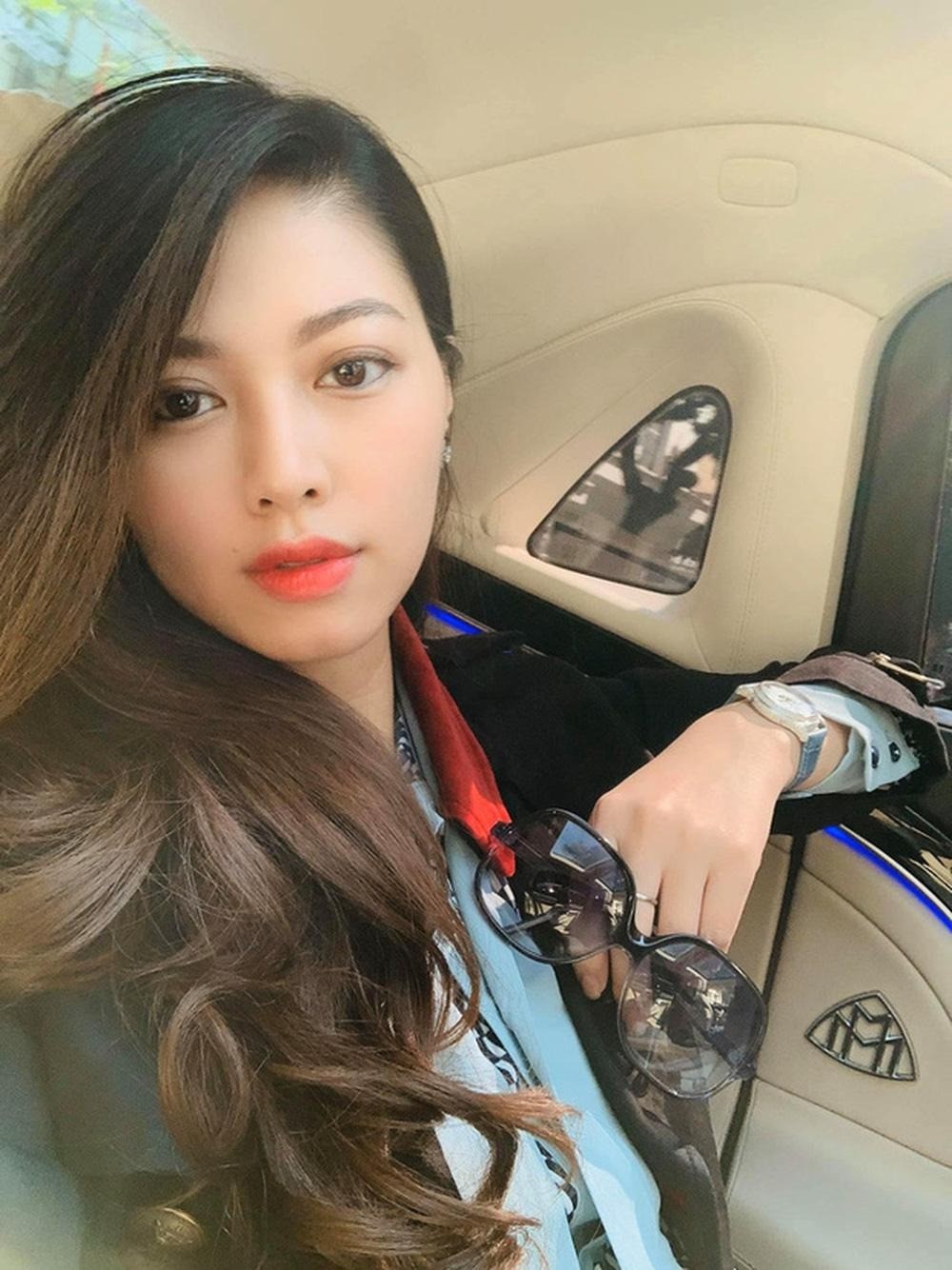 BTV Ngọc Trinh sở hữu xế sang đắt tiền. Ảnh FBNV BTV Ngọc Trinh sở hữu xế sang đắt tiền. Ảnh FBNV