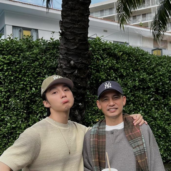 Sơn Tùng sở hữu nhiều nét đẹp từ bố. Ảnh FBNV Sơn Tùng sở hữu nhiều nét đẹp từ bố. Ảnh FBNV