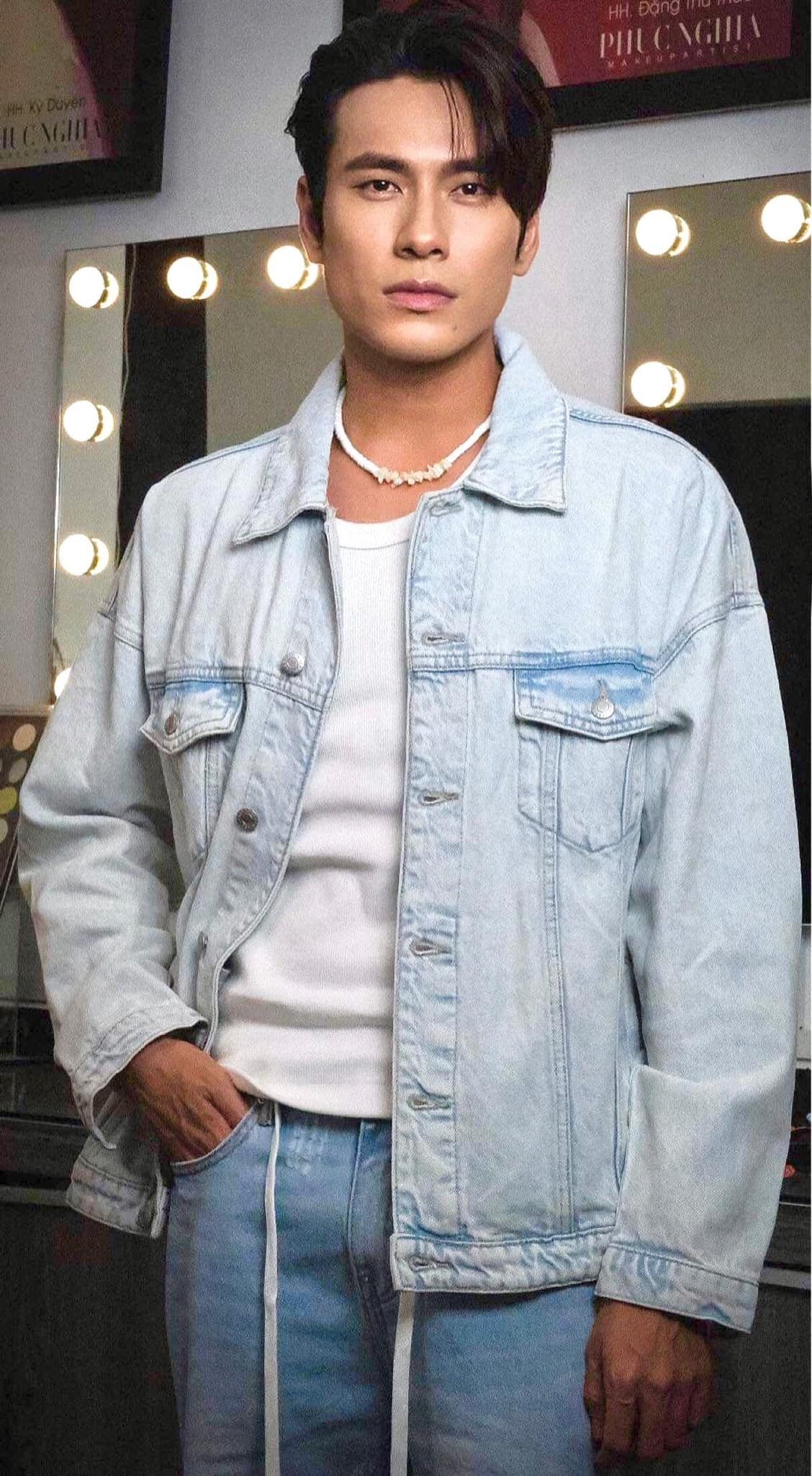 Kiều Minh Tuấn thay đổi ngoại hình khá nhiều sau khi chia tay Cát Phượng. Ảnh FBNV