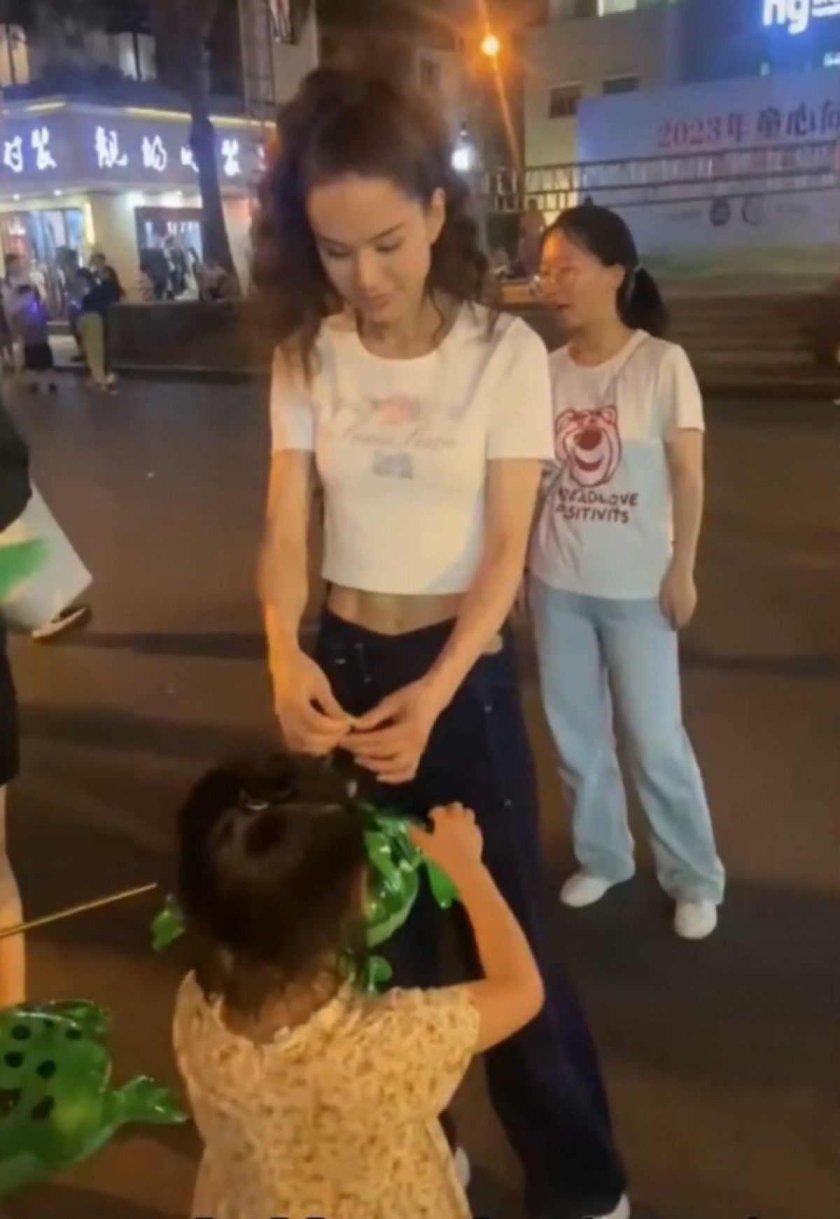 Sắc vóc đáng ngưỡng mộ của Lý Nhược Đồng. Ảnh internet