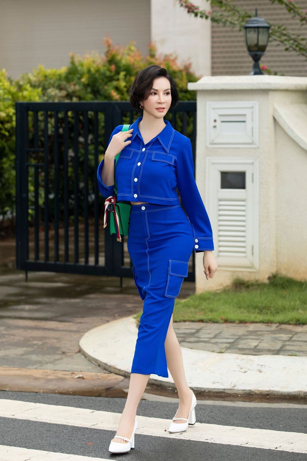 'Nữ hoàng ảnh lịch' - MC Thanh Mai khéo khoe vòng eo con kiến ở tuổi 50 - Ảnh 2 'Nữ hoàng ảnh lịch' - MC Thanh Mai khéo khoe vòng eo con kiến ở tuổi 50 - Ảnh 2