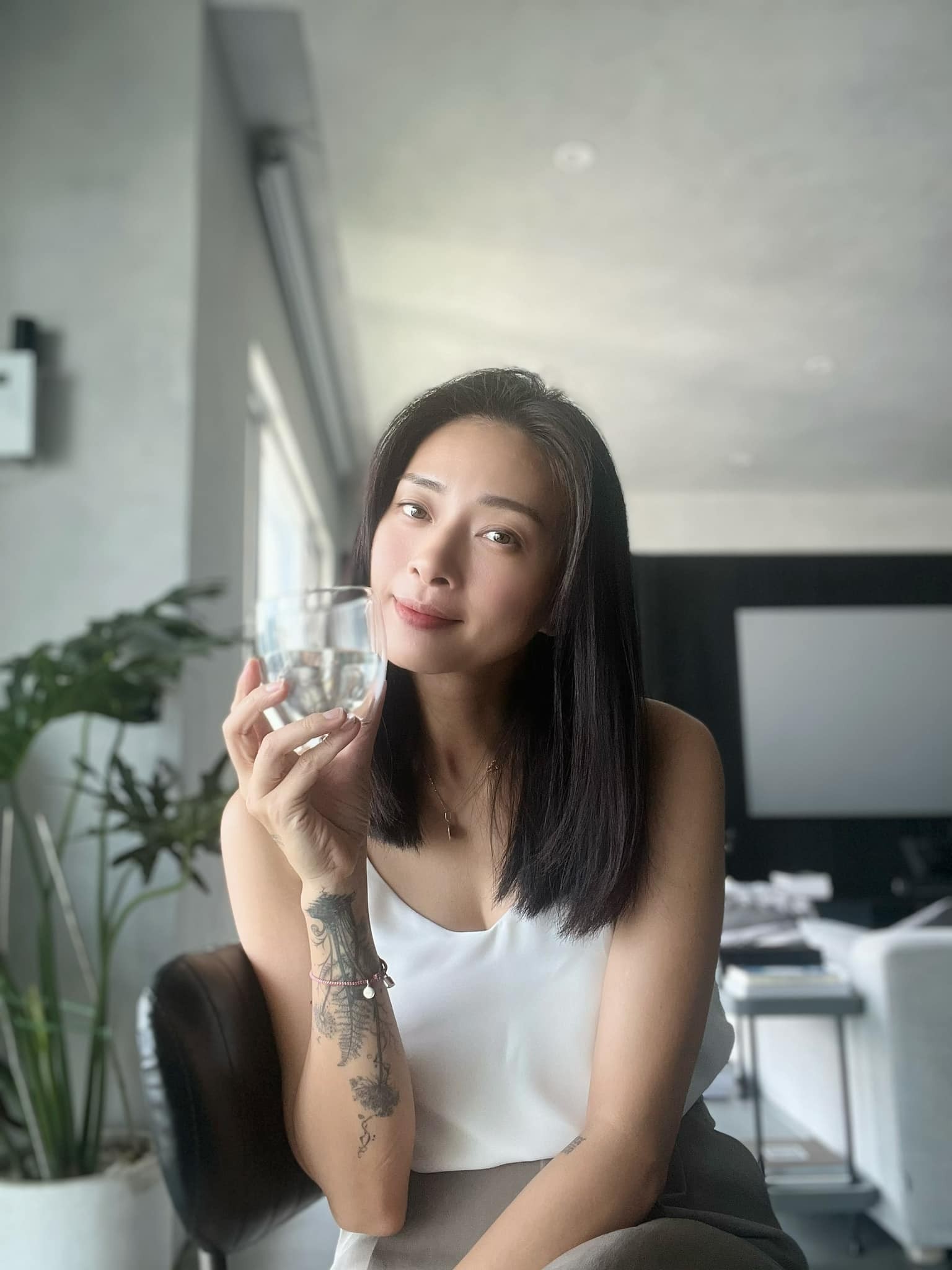 Ở tuổi 44, Ngô Thanh Vân vẫn đẹp khó rời mắt. Ảnh FBNV