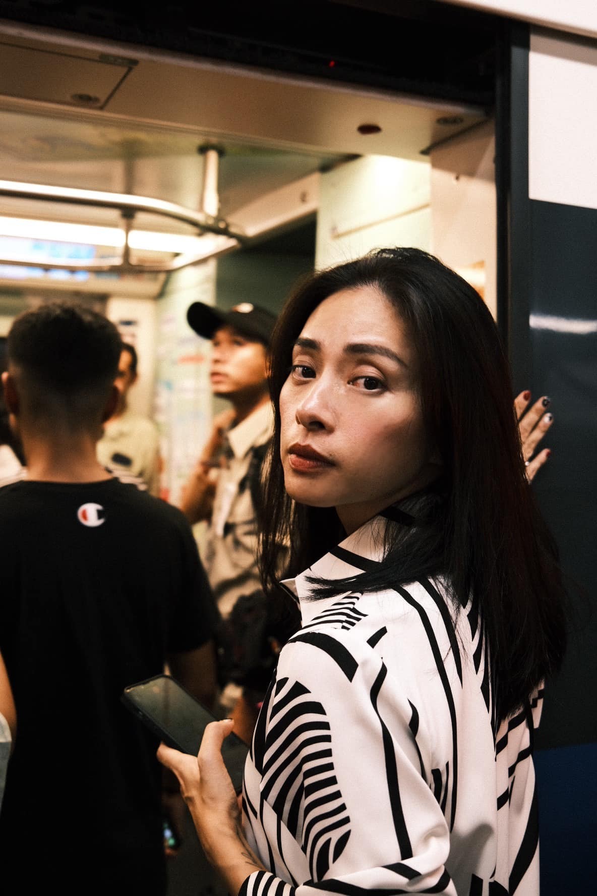 'Đả nữ' Ngô Thanh Vân tự tin để mặt mộc cùng chồng trẻ đi du lịch - Ảnh 3