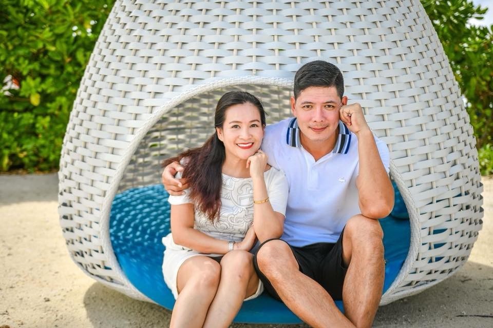 Vợ doanh nhân Bình Minh lên tiếng minh oan cho chồng sau loạt ảnh gây hiểu lầm - Ảnh 1 Vợ doanh nhân Bình Minh lên tiếng minh oan cho chồng sau loạt ảnh gây hiểu lầm - Ảnh 1