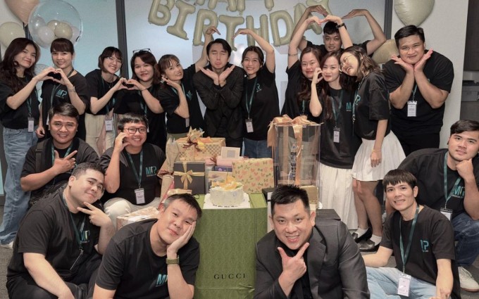 Hải Tú tạo khoảnh cách trong tiệc sinh nhật của Sơn Tùng. Ảnh FBNV Hải Tú tạo khoảnh cách trong tiệc sinh nhật của Sơn Tùng. Ảnh FBNV