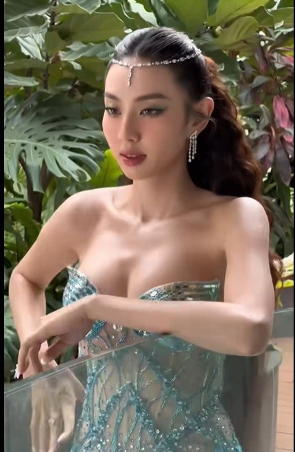 Thùy Tiên hóa tiên cá khoe trọn sắc vóc trong bộ cánh mỏng tang như 'lá lúa' - Ảnh 3 Thùy Tiên hóa tiên cá khoe trọn sắc vóc trong bộ cánh mỏng tang như 'lá lúa' - Ảnh 3