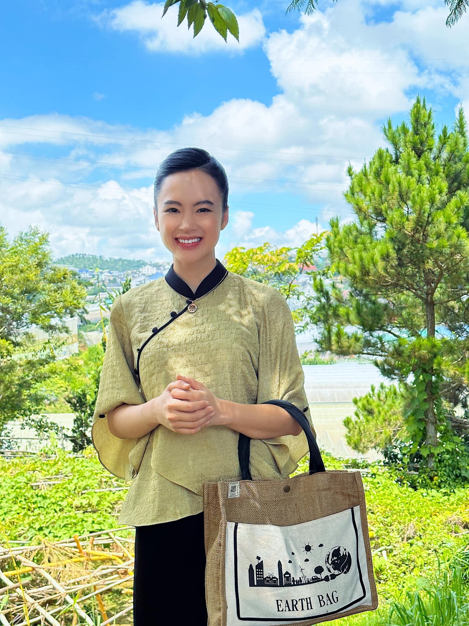 Angela Phương Trinh 'so kè' bên em gái: Nhan sắc bất phân thắng bại - Ảnh 3 Angela Phương Trinh 'so kè' bên em gái: Nhan sắc bất phân thắng bại - Ảnh 3
