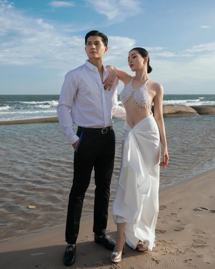 Lâm Bảo Châu và Lệ Quyên không có sự chênh lệch về ngoại hình dù hơn nhau 1 con giáp. Ảnh FBNV Lâm Bảo Châu và Lệ Quyên không có sự chênh lệch về ngoại hình dù hơn nhau 1 con giáp. Ảnh FBNV