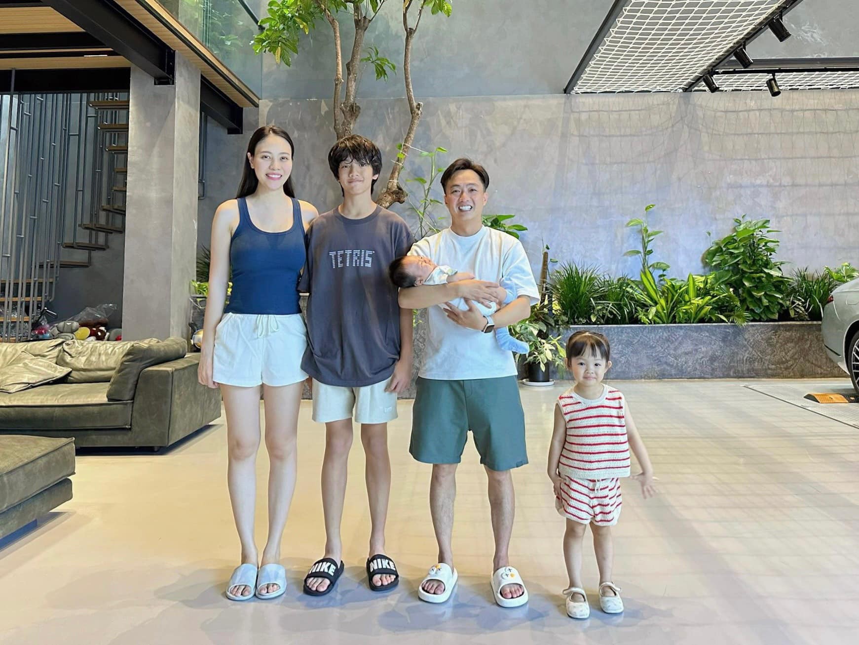 Gia đình hạnh phúc của Cường đô la. Ảnh FBNV Gia đình hạnh phúc của Cường đô la. Ảnh FBNV