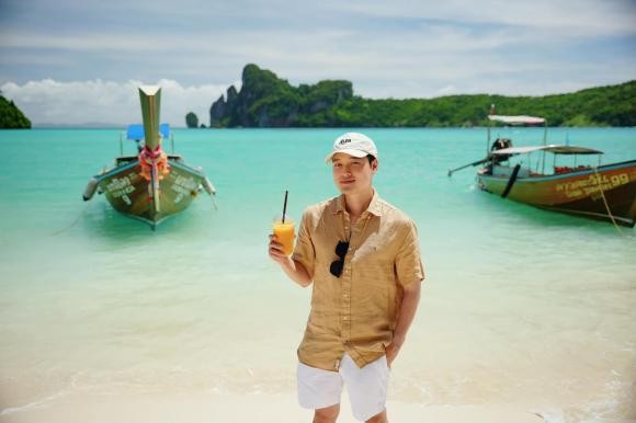 Quang Vinh ngày càng trẻ, tận hưởng cuộc sống đi du lịch khắp nơi. Ảnh FBVN Quang Vinh ngày càng trẻ, tận hưởng cuộc sống đi du lịch khắp nơi. Ảnh FBVN