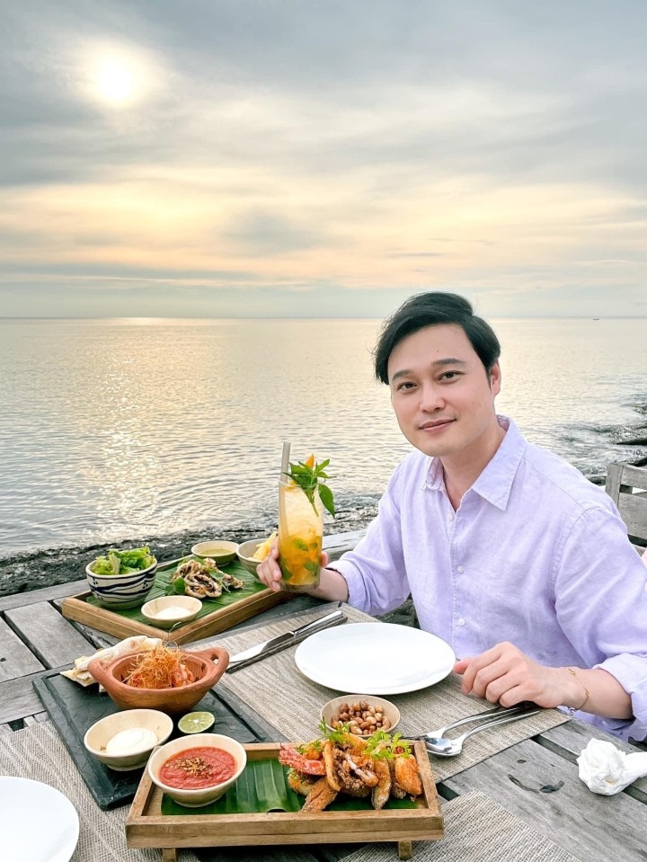 Rút khỏi showbiz, Quang Vinh đi du lịch khắp nơi. Ảnh FBNV Rút khỏi showbiz, Quang Vinh đi du lịch khắp nơi. Ảnh FBNV