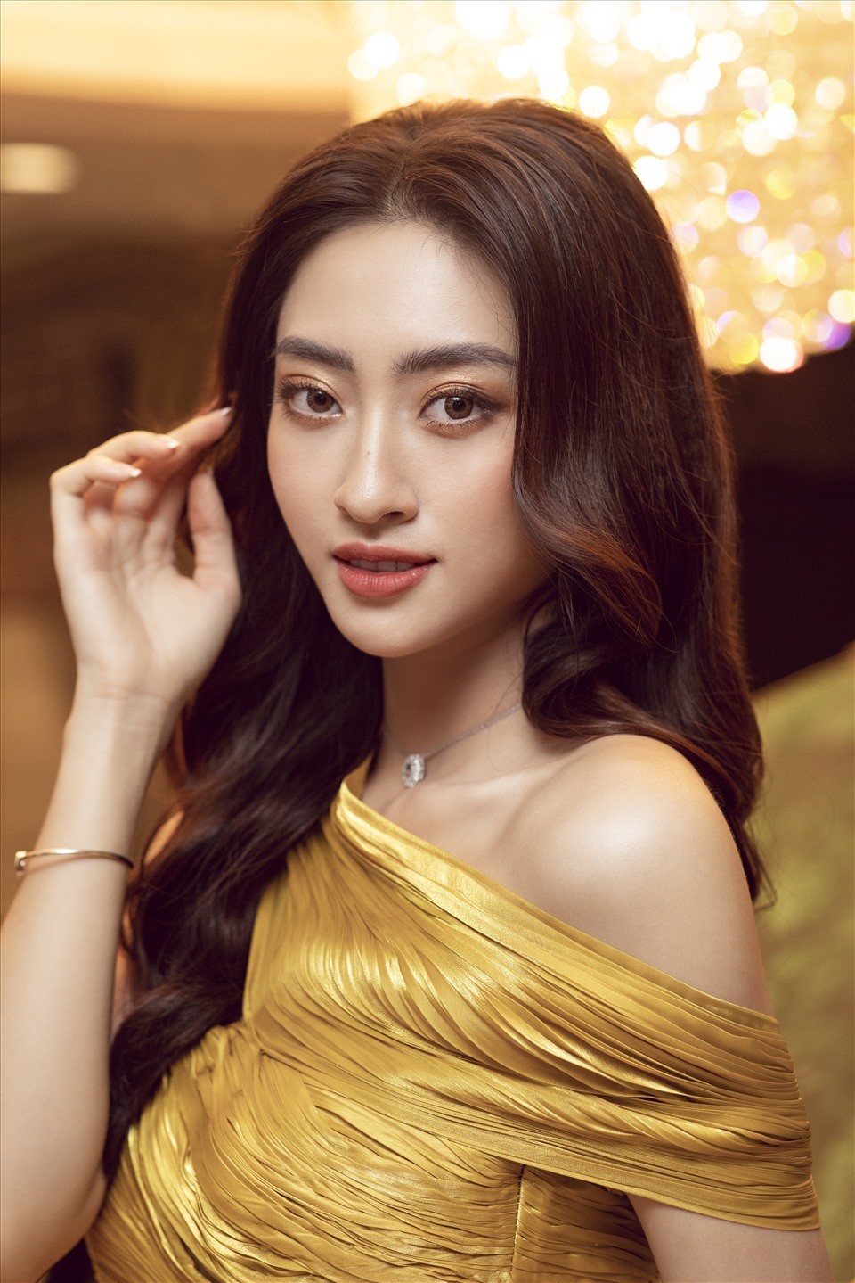 Lương Thùy Linh đọ sắc bên Mai Phương qua camera thường - Ảnh 3 Lương Thùy Linh đọ sắc bên Mai Phương qua camera thường - Ảnh 3