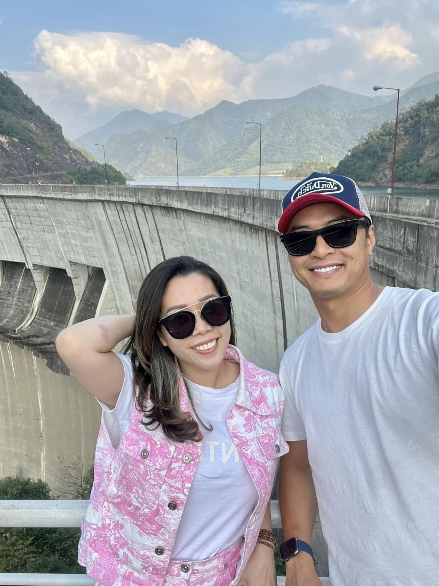 Bà xã Hồng Đăng luôn đặt niềm tin ở chồng. Ảnh FBNV