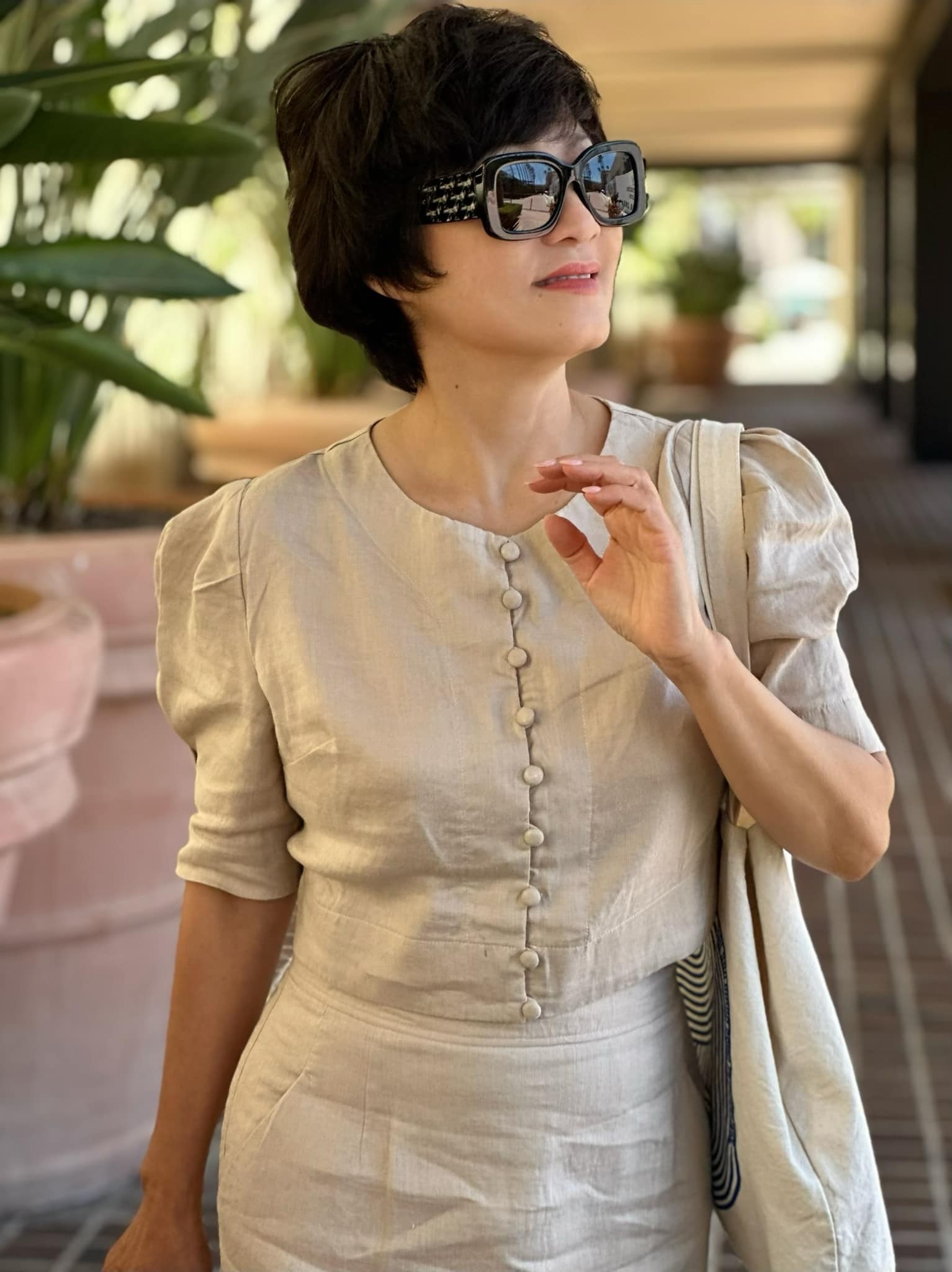 Thay đổi kiểu tóc, nghệ sĩ Hồng Đào được nhận xét trẻ ra đến vài tuổi. Ảnh FBNV Thay đổi kiểu tóc, nghệ sĩ Hồng Đào được nhận xét trẻ ra đến vài tuổi. Ảnh FBNV