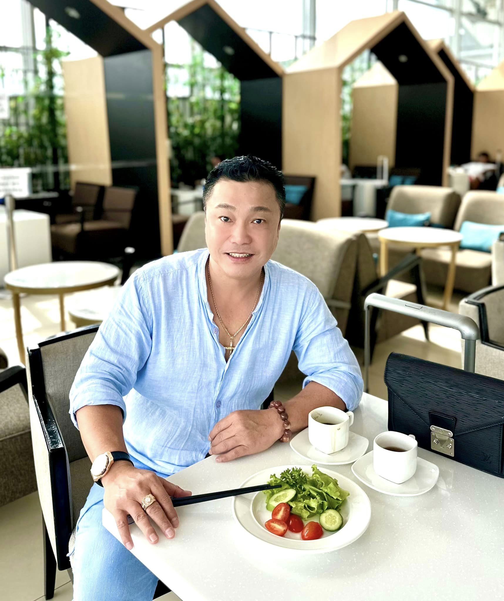Lý Hùng từng là tài tử nổi đình nổi đám một thời, nay nam diễn viên vẫn giữ vững phong độ, trẻ trung. Ảnh FBNV Lý Hùng từng là tài tử nổi đình nổi đám một thời, nay nam diễn viên vẫn giữ vững phong độ, trẻ trung. Ảnh FBNV