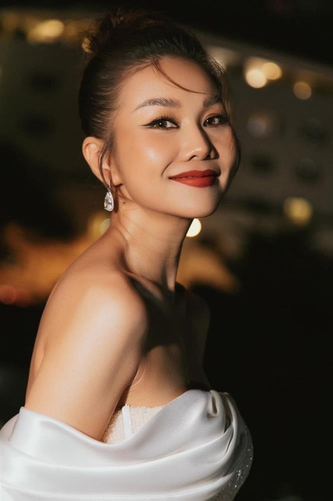Thanh Hằng công khai vóc dáng bạn trai sau thời gian giấu kín - Ảnh 2 Thanh Hằng công khai vóc dáng bạn trai sau thời gian giấu kín - Ảnh 2
