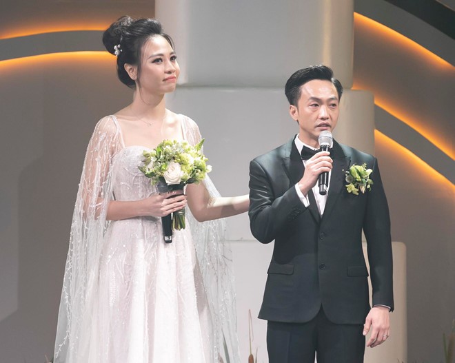 Cường đô la xúc động trong đám cưới. Ảnh internet Cường đô la xúc động trong đám cưới. Ảnh internet