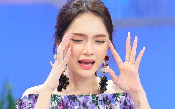 Rất nhiều lần Hương Giang bị tẩy chay vì những phát ngôn thiếu chuẩn mực, thích dạy đời người khác. Ảnh internet Rất nhiều lần Hương Giang bị tẩy chay vì những phát ngôn thiếu chuẩn mực, thích dạy đời người khác. Ảnh internet