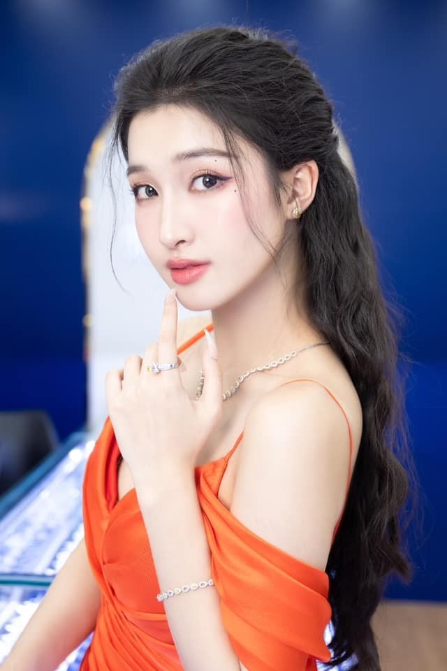 Nhan sắc xinh đẹp của Á hậu Phương Nhi được mọi người kỳ vọng tại Hoa hậu Quốc tế 2023. Ảnh FBNV Nhan sắc xinh đẹp của Á hậu Phương Nhi được mọi người kỳ vọng tại Hoa hậu Quốc tế 2023. Ảnh FBNV