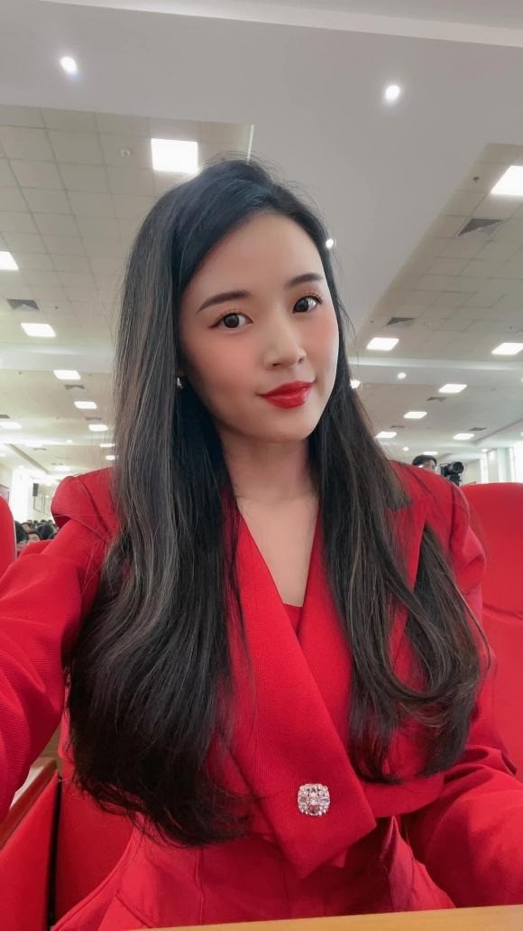 Midu xinh đẹp trong vai trò nữ giảng viên. Ảnh FBNV Midu xinh đẹp trong vai trò nữ giảng viên. Ảnh FBNV
