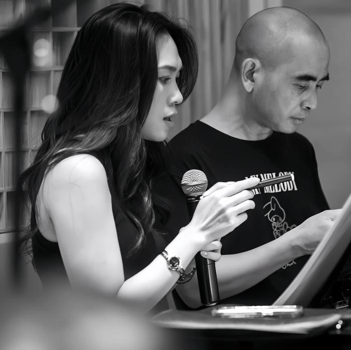 Mỹ Tâm là khách mời trong đêm diễn của Đức Trí. Ảnh internet Mỹ Tâm là khách mời trong đêm diễn của Đức Trí. Ảnh internet