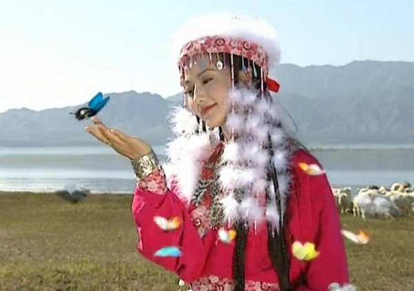 Hé lộ bất ngờ cảnh Hàm Hương gọi bướm ở 'Hoàn Châu cách cách' và số phận bị thương của nữ chính - Ảnh 1