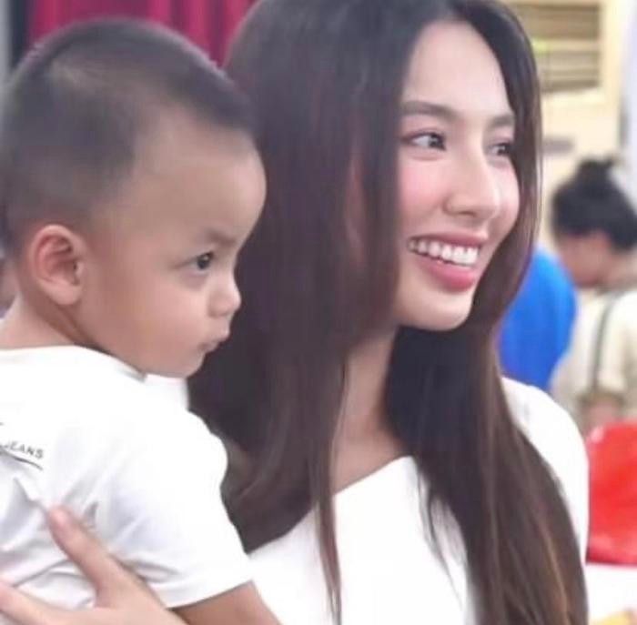 Thùy Tiên đã nhận bảo trợ dài hạn cho 15 trẻ em mồ côi do dịch Covid-19 cho đến 18 tuổi. Ảnh internet