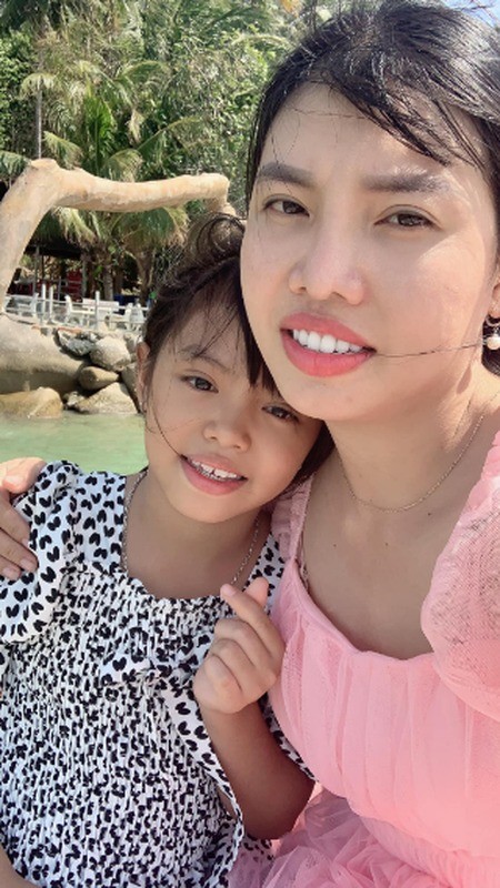 Phượng Thị Nở và con gái. Ảnh FBNV Phượng Thị Nở và con gái. Ảnh FBNV