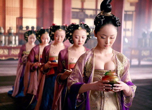 Các cung nữ phải tuân thủ quy tắc nghiêm ngặt về nếp ăn. Ảnh minh họa Các cung nữ phải tuân thủ quy tắc nghiêm ngặt về nếp ăn. Ảnh minh họa