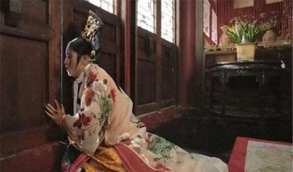Nỗi sợ lớn nhất của các phi tần khi bị đầy vào lãnh cung chính là đối mặt với sự cô đơn. Ảnh minh họa Nỗi sợ lớn nhất của các phi tần khi bị đầy vào lãnh cung chính là đối mặt với sự cô đơn. Ảnh minh họa