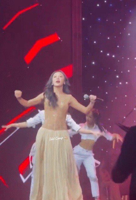 Văn Mai Hương xinh đẹp qua camera thường. Ảnh internet