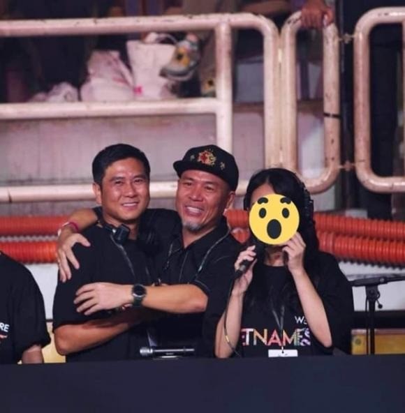 Hồ Hoài Anh trong hậu trường một sự kiện âm nhạc lớn của Hoàng Thùy Linh. Ảnh internet Hồ Hoài Anh trong hậu trường một sự kiện âm nhạc lớn của Hoàng Thùy Linh. Ảnh internet