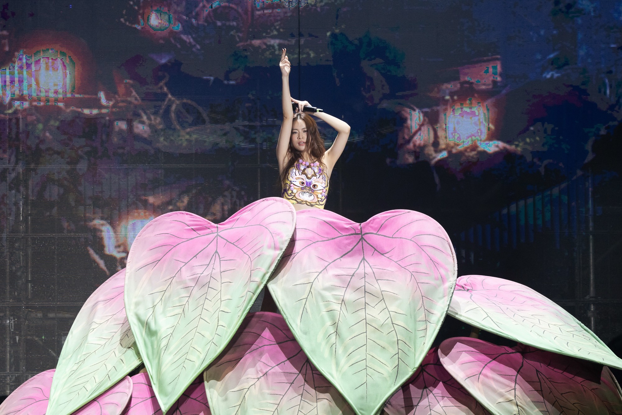 Hoàng Thùy Linh trong đêm diễn hoành tráng. Ảnh FBNV