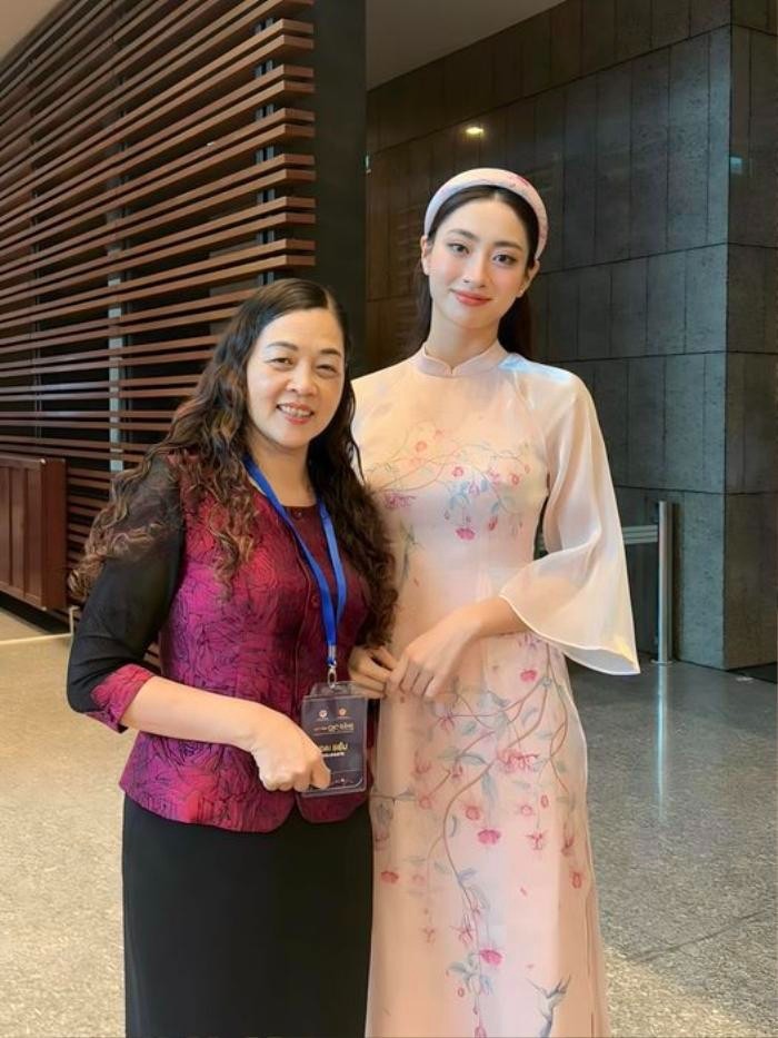 Hoa hậu Lương Thùy Linh xinh đẹp bên người mẹ quyền lực trẻ trung. Ảnh FBNV Hoa hậu Lương Thùy Linh xinh đẹp bên người mẹ quyền lực trẻ trung. Ảnh FBNV