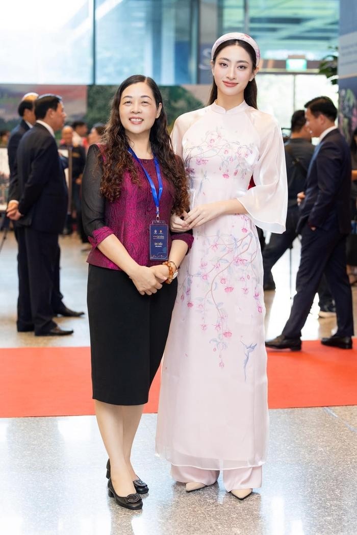 Hiện tại, mẹ Lương Thùy Linh là Giám đốc Kho bạc Nhà nước tỉnh Cao Bằng. Ảnh FBNV Hiện tại, mẹ Lương Thùy Linh là Giám đốc Kho bạc Nhà nước tỉnh Cao Bằng. Ảnh FBNV